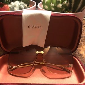 Oversized Gucci sunglasses, extremely fashionable!